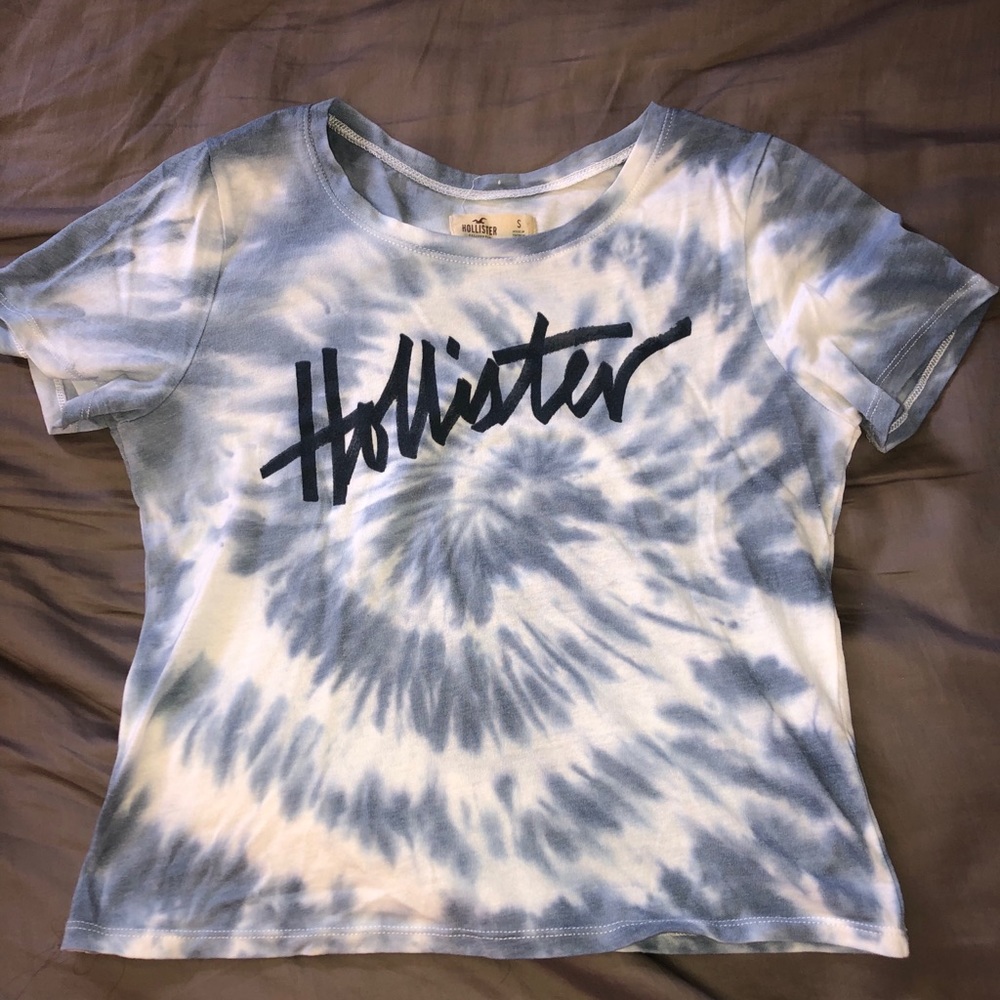 Hollister, tie-dye blue crop top